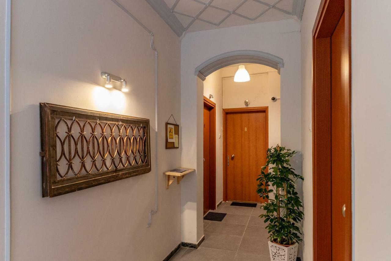 Ports Crossroad D Appartement Piraeus Buitenkant foto