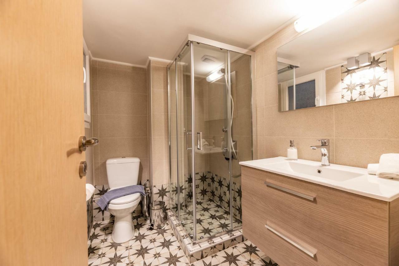 Ports Crossroad D Appartement Piraeus Buitenkant foto